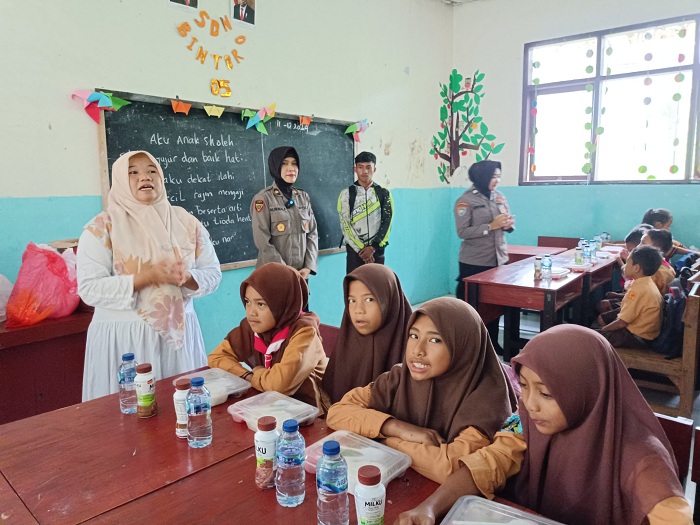 Polres Jember Gelar Makan Siang Bergizi Gratis untuk Anak Sekolah, Dukung Generasi Emas Bangsa