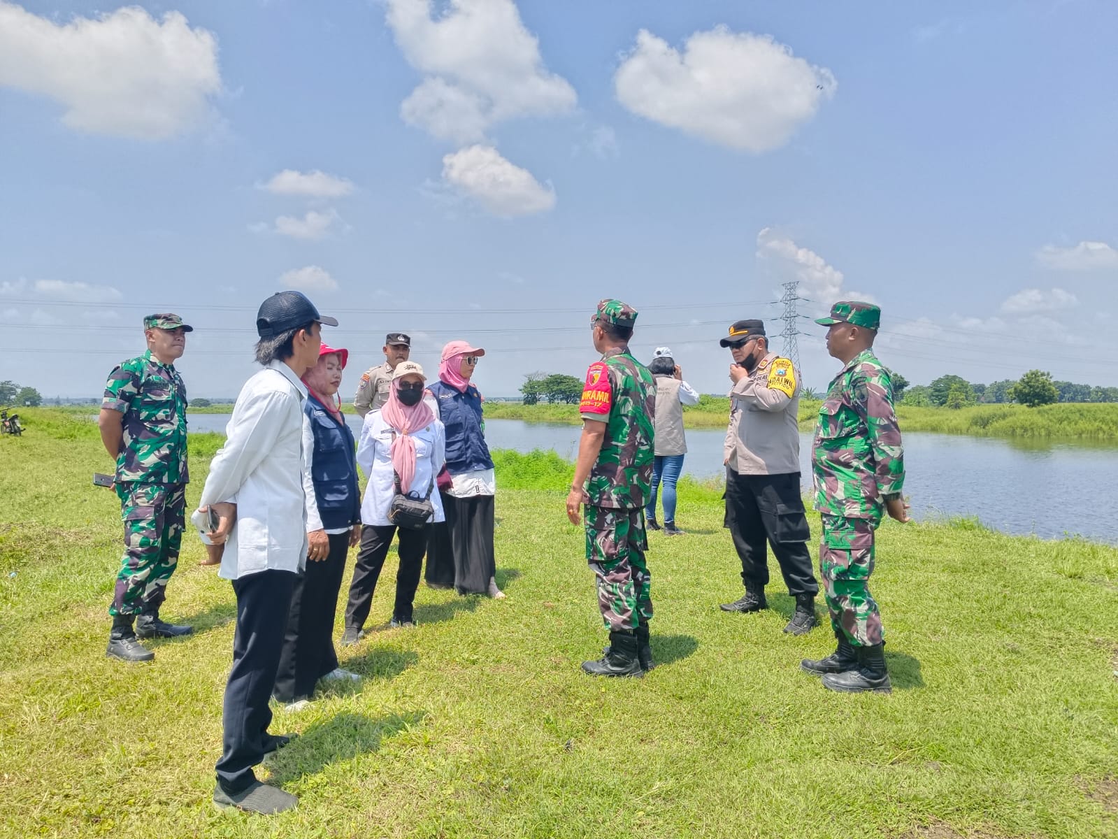 Kapolsek Kalitidu dan Forkopimcam Dampingi Kepala Dinas Ketahanan Pangan dan Pertanian Bojonegoro