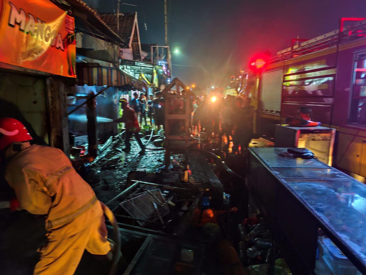 Kebakaran di Duduksampeyan, Satu Rumah dan Bengkel Dilahap Si Jago Merah