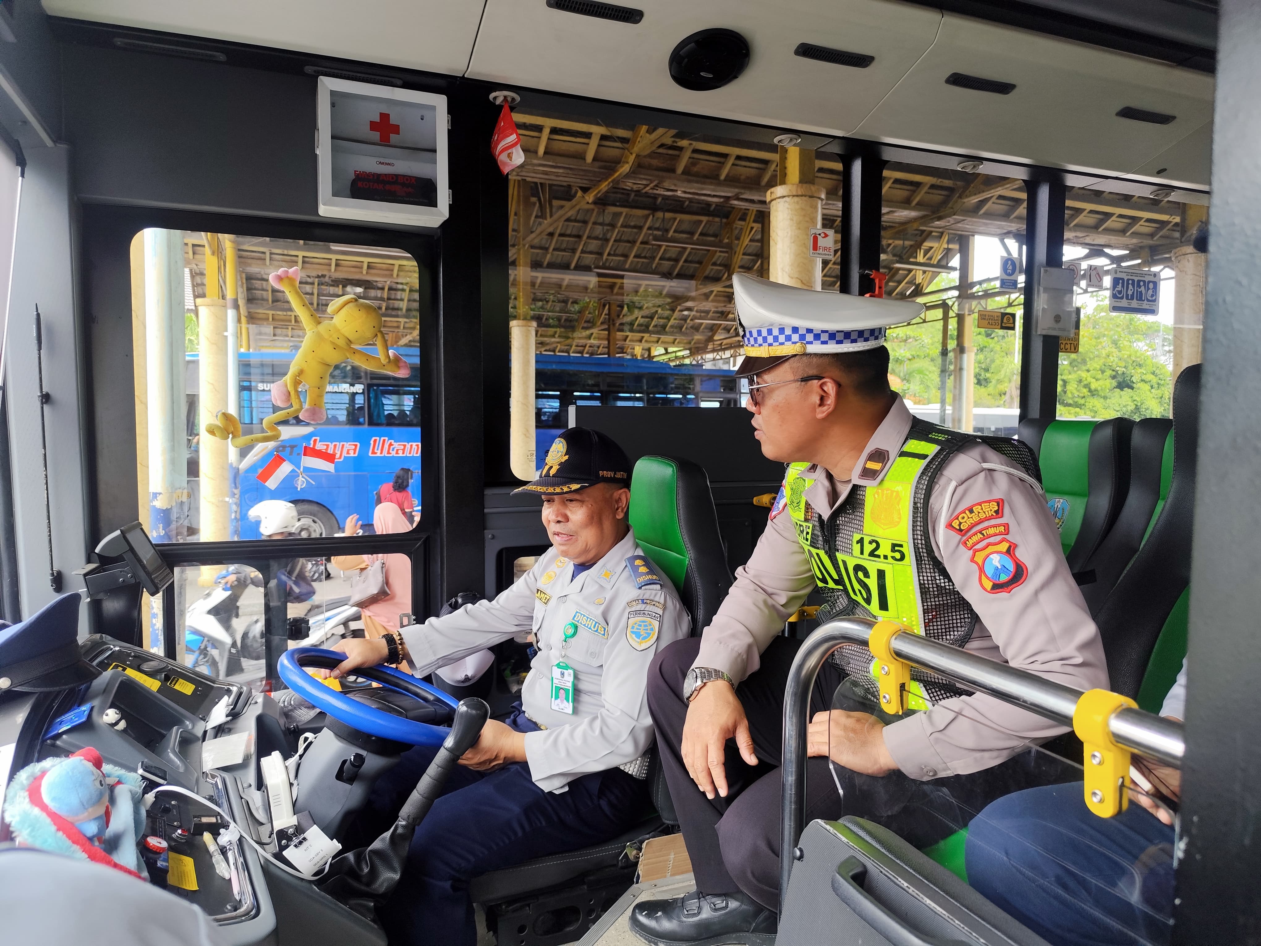 Jelang Nataru 2026, Satlantas Polres Gresik dan Dishub Gelar Rampcheck Ketat di Terminal Bunder