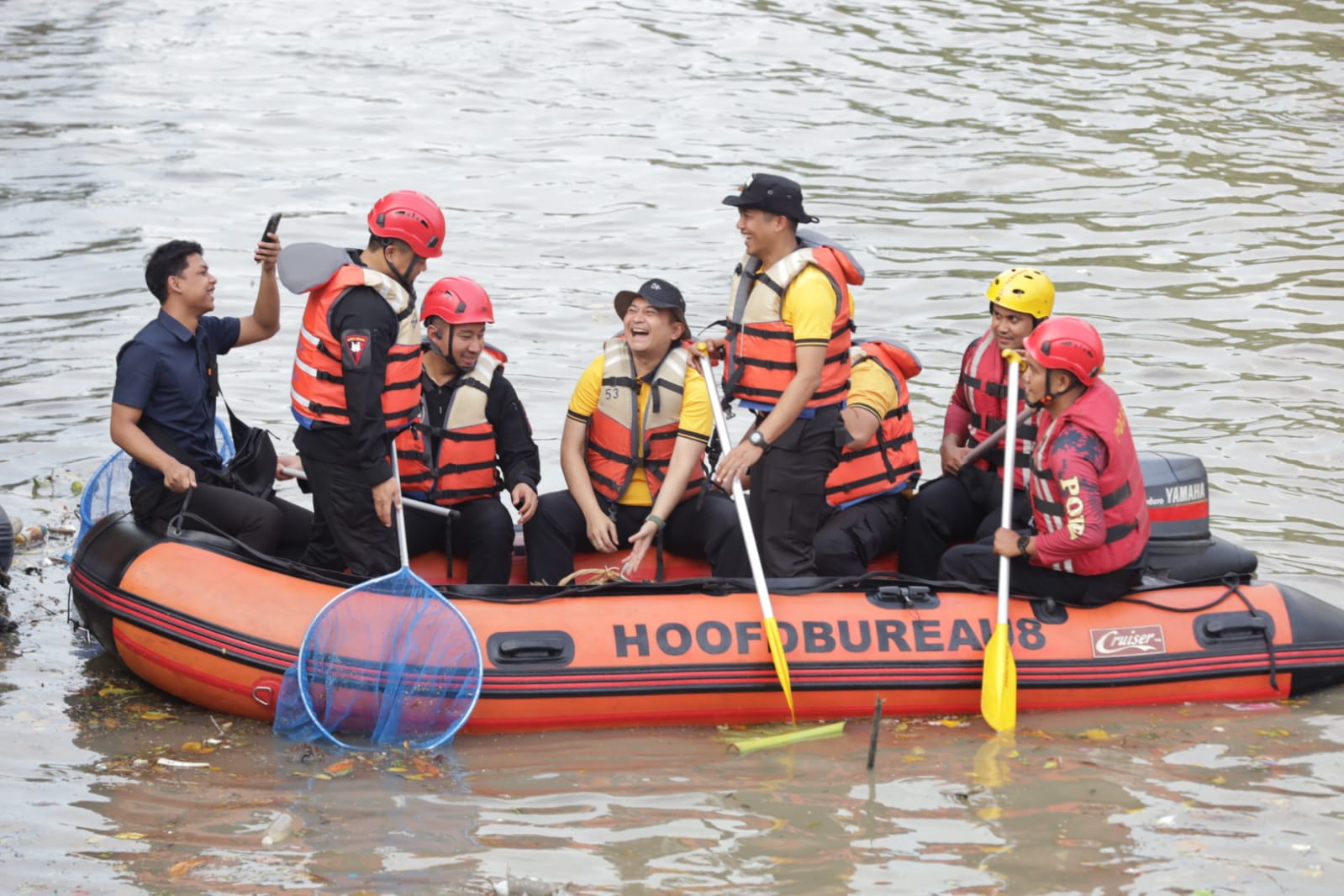 Gerakan Nasional ASRI, Polrestabes Surabaya Bersihkan Kali di JMP