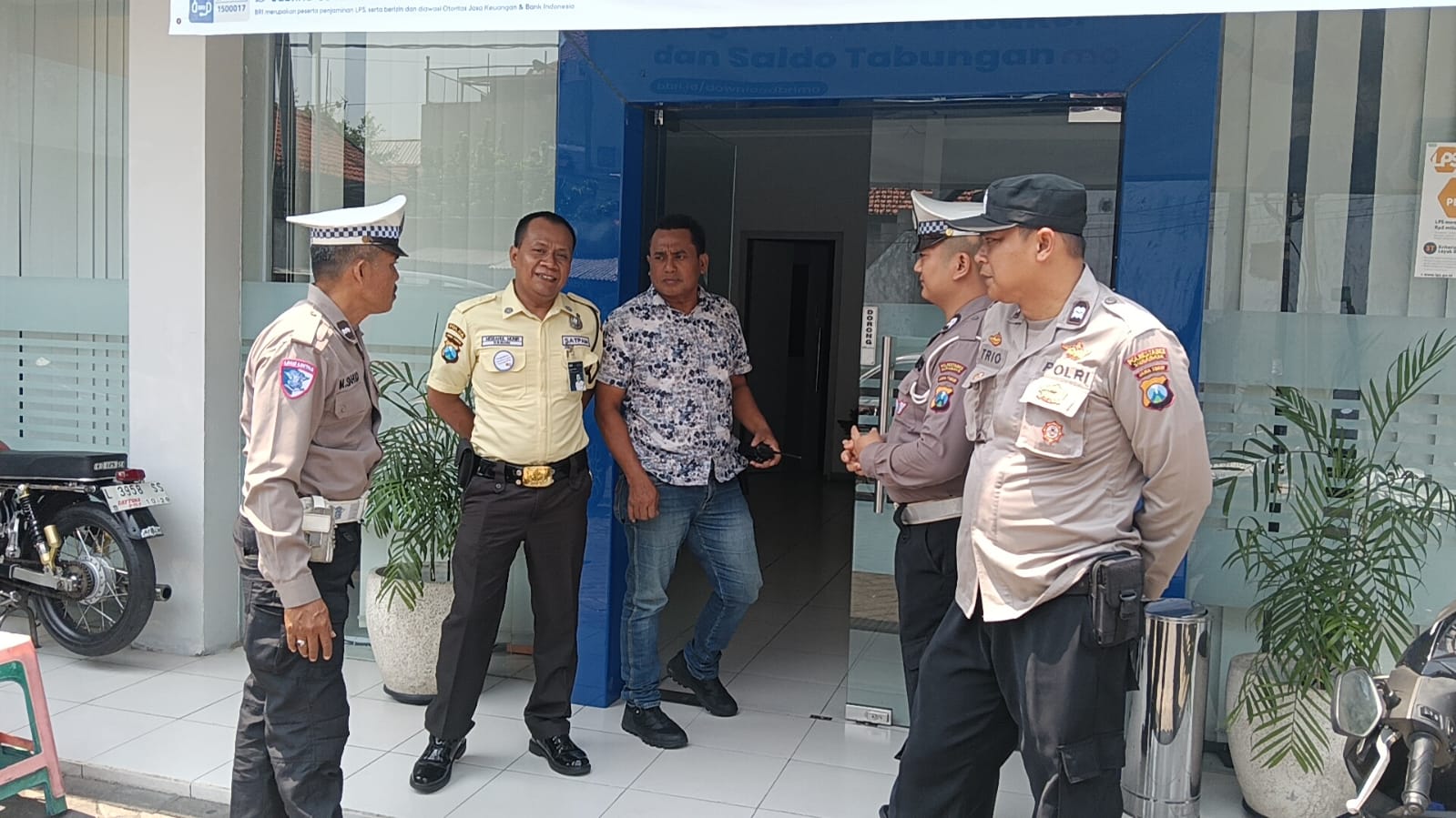 Polsek Sawahan Perkuat Keamanan, Patroli Bank BRI di Pacuan Kuda Berjalan Aman dan Kondusif