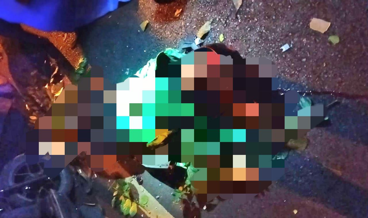 Ojol Tewas Usai Tabrak Truk Kontainer Mogok di Pandaan