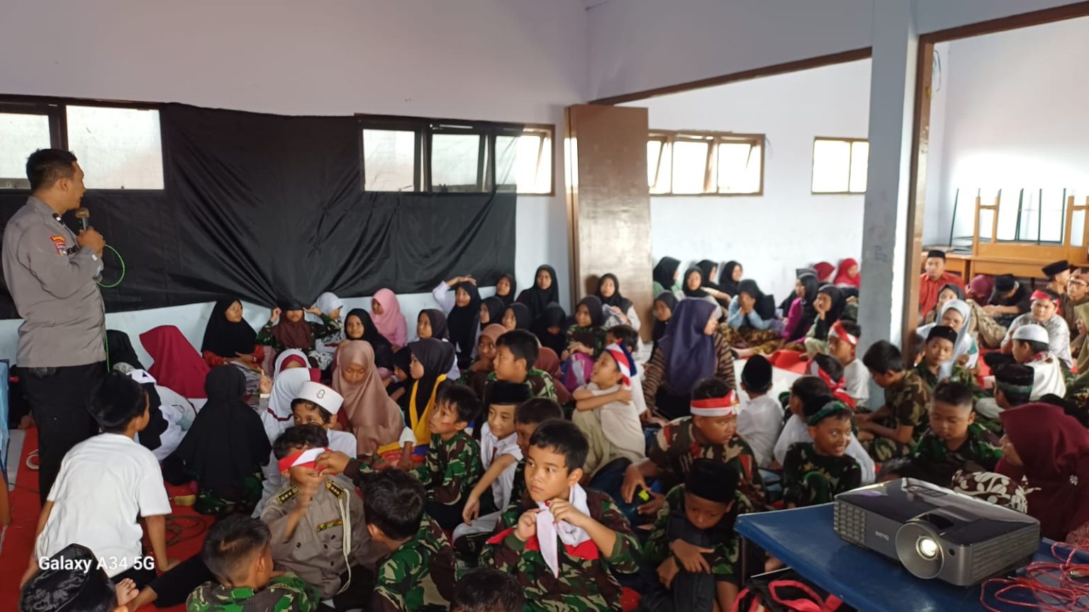 Polsek Rungkut Gencarkan Sosialisasi Stop Bullying dan Bahaya Narkoba di SDI Al-Khoiriyyah
