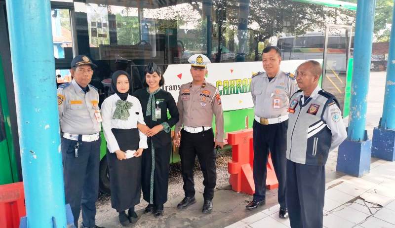 Personel Satlantas dan Dishub Edukasi Awak Bus Trans Jatim Koridor V 