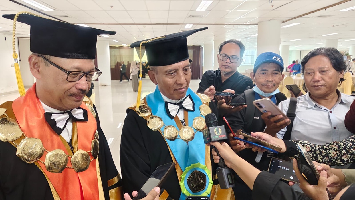 1.517 Mahasiswa Unesa Diwisuda, 48 Persen Sudah Dapat Pekerjaan