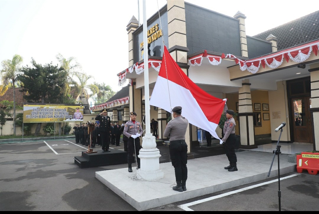 Upacara HUT Ke-80 Kemerdekaan RI di Mapolres Kediri Kota Khidmat dan Penuh Semangat Patriotisme