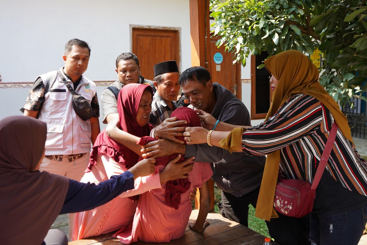 Ibu yang Sempat Dirawat di Griya Lansia Malang, Kembali Dijemput Anaknya dengan Didampingi Polres Probolinggo 