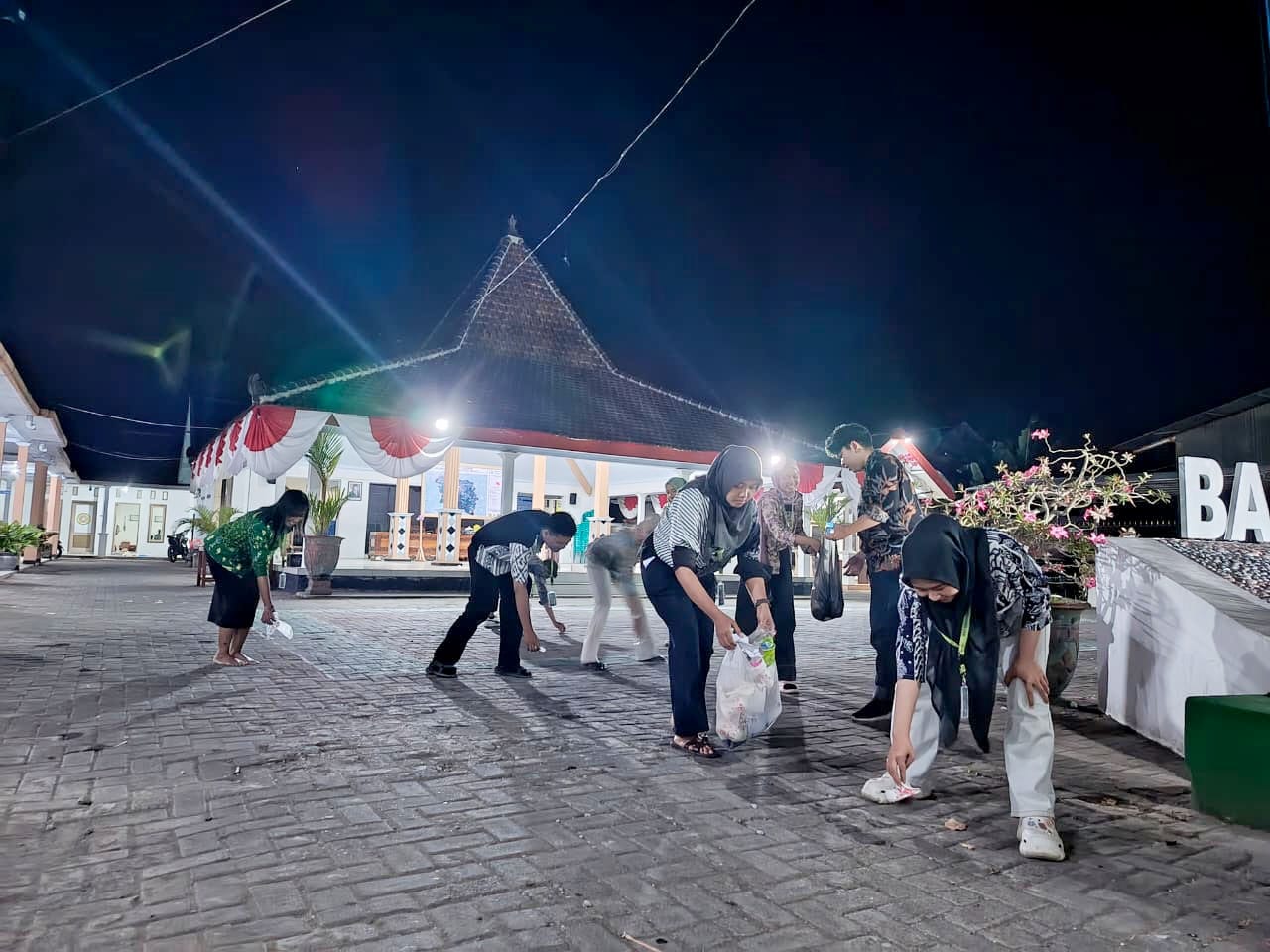 Paska Launching Program Srawung Laisa Berlanjut Aksi Bersih-bersih Lingkungan