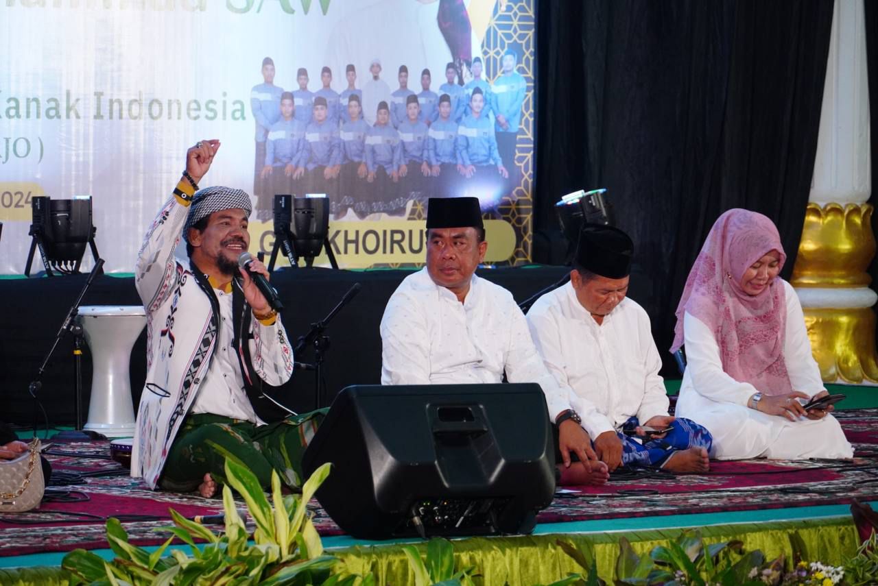 Ratusan Jemaah Berselawat dan Bermunajat di Pengajian Rutin Malam Ahad Pahing