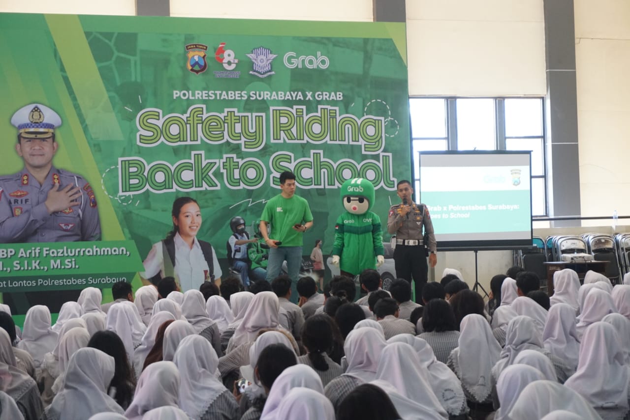 Satlantas Polrestabes Surabaya Gelar Safety Riding Back to School di SMAN 5