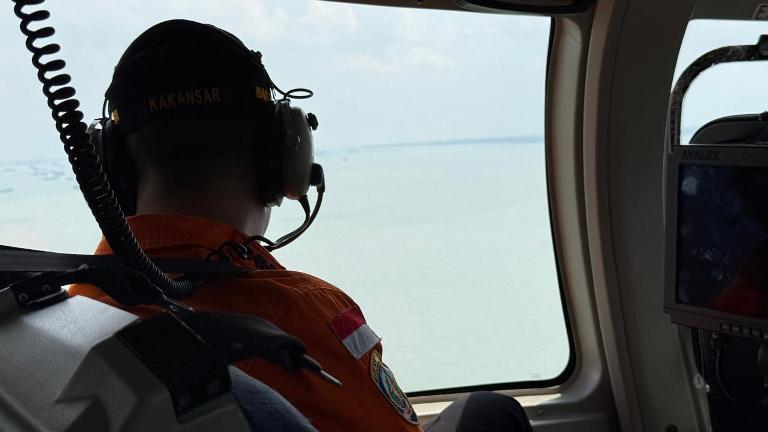 Basarnas Perluas Pencarian Nelayan Hilang di Perairan Gresik Lewat Pemantauan Udara