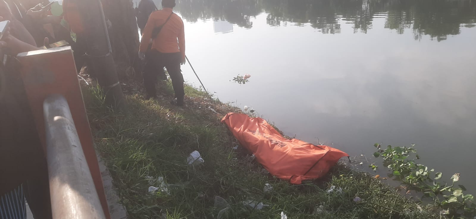 Mayat Mengapung di Sungai Identik dengan Gilang karena Ada Tato di Tangan