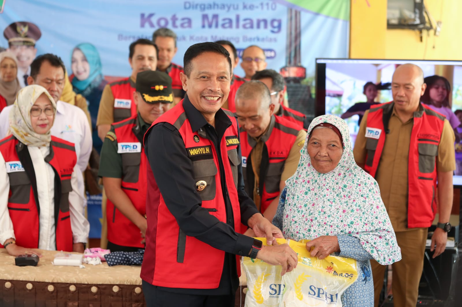 Siapkan 5 Ton Beras SPHP, Pj Wali Kota Malang Pantau Operasi Pasar