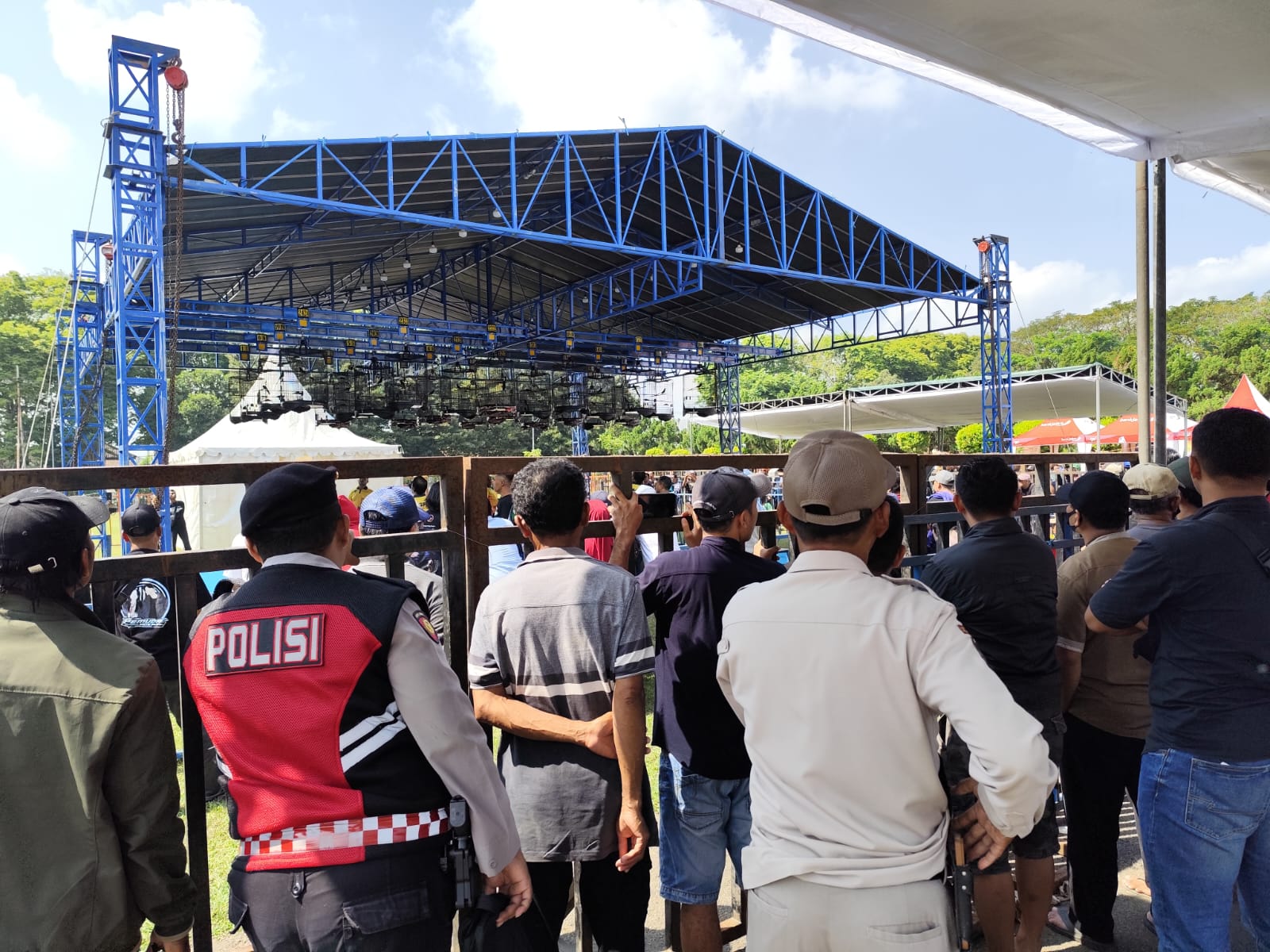 Polsek Lumajang Kota Kawal Lomba Burung Berkicau Piala Wakil Bupati Lumajang Cup 2025