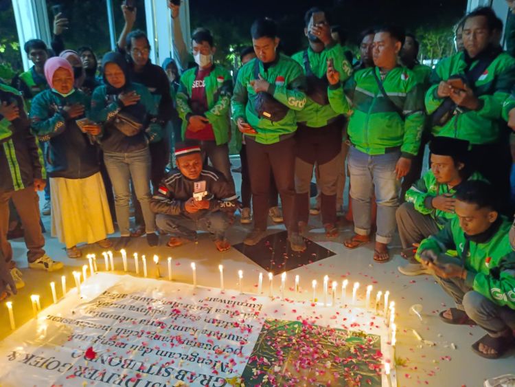Ratusan Driver Ojol di Situbondo Gelar Aksi Damai dan Doa Bersama untuk Affan Kurniawan