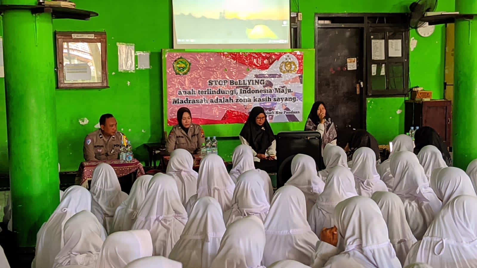Polsek Pandaan Masuk Pesantren, Edukasi Santri untuk Tanamkan Hukum Sejak Dini