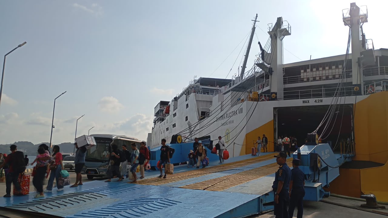 Pelabuhan Pelindo di NTT Berangsur Normal, Pemulihan Pelabuhan Maumere Dipercepat