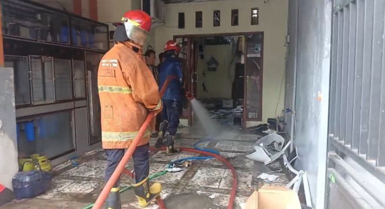 Lupa Matikan Kompor, Rumah Warga Cerme Gresik Nyaris Ludes Dilalap Api