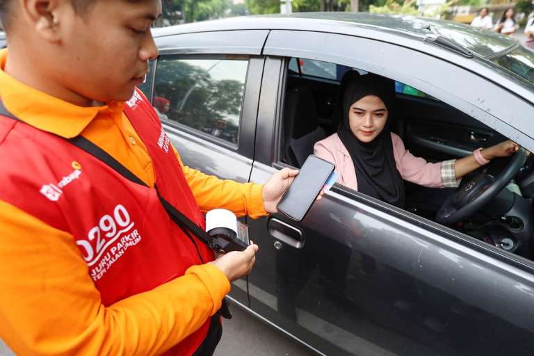 Jukir Tolak Parkir Non-Tunai di Surabaya Bisa Dilaporkan ke Satgas Anti-Preman