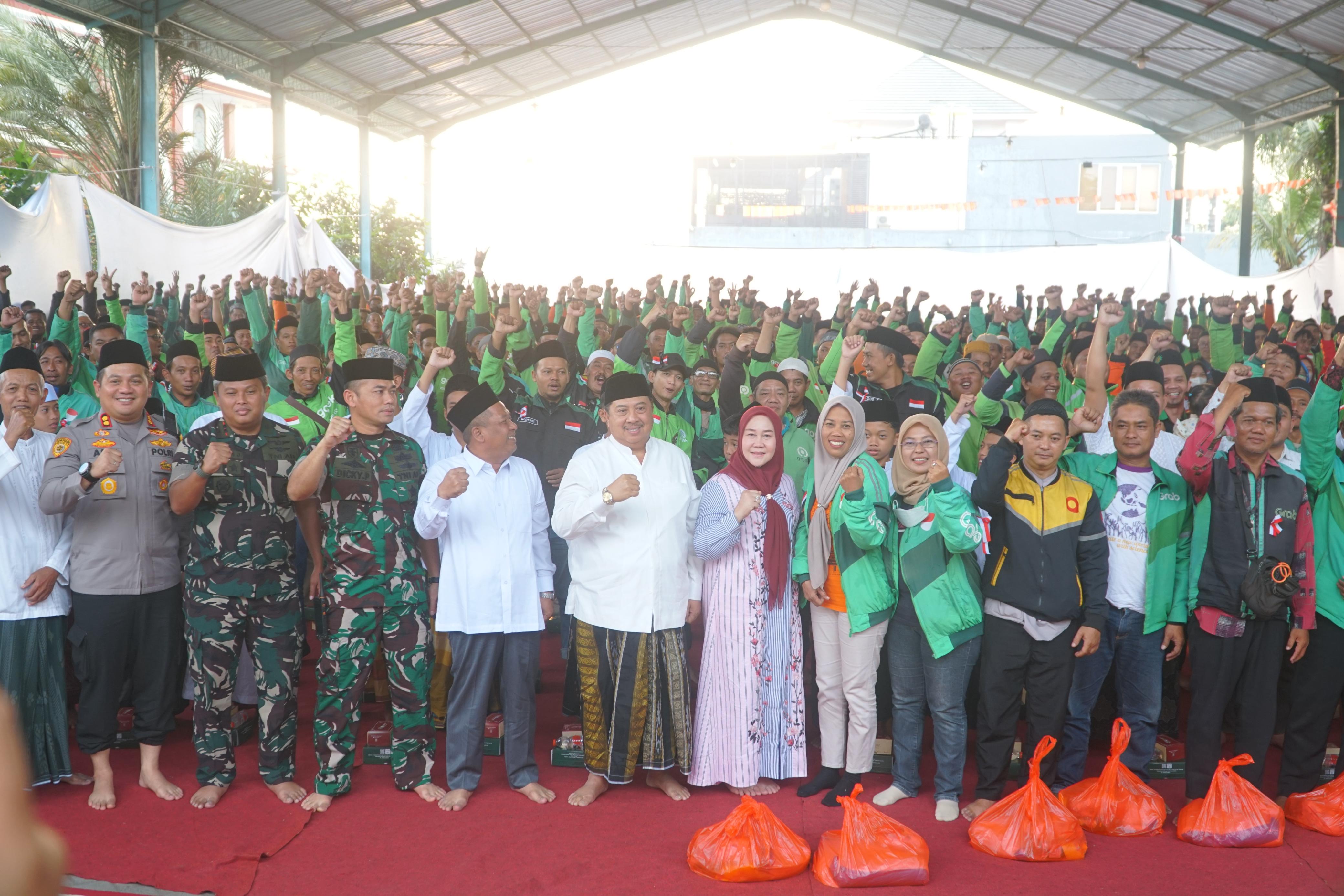 Ratusan Ojol Jombang Gelar Doa Bersama di Kediaman Bupati Warsubi