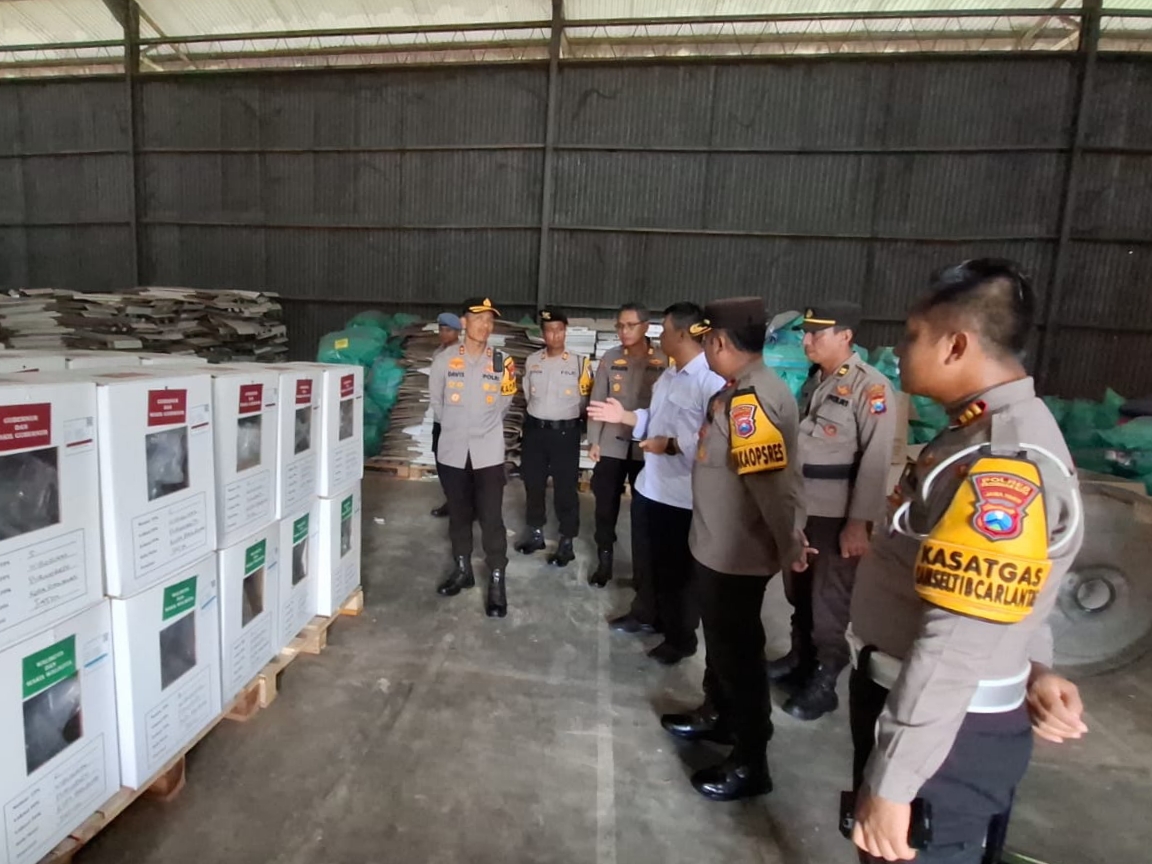 Kapolres Pasuruan Kota Cek Gudang Logistik KPU