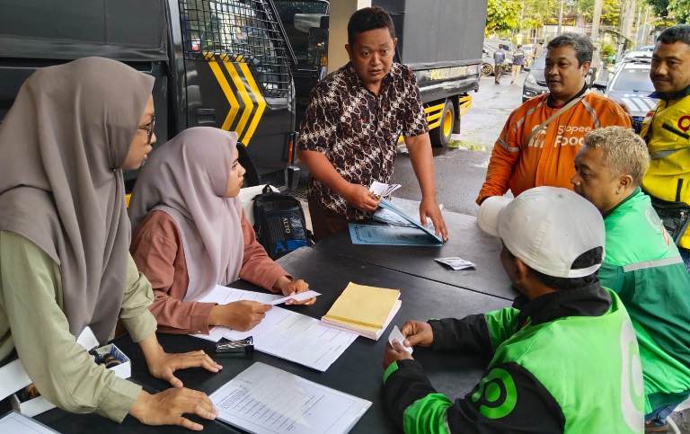 Satlantas Polres Malang Rayakan HUT ke-70 Bersama Komunitas dan Anak Yatim