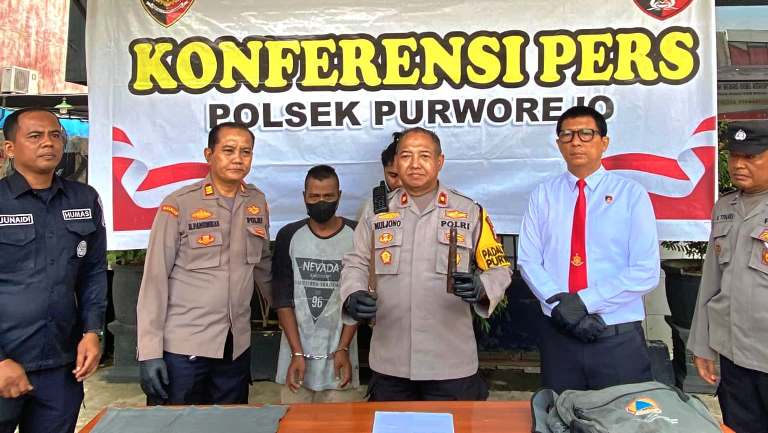 Preman Pangkalan Angkutan Umum di Pasuruan Kedapatan Bawa Cundrik  