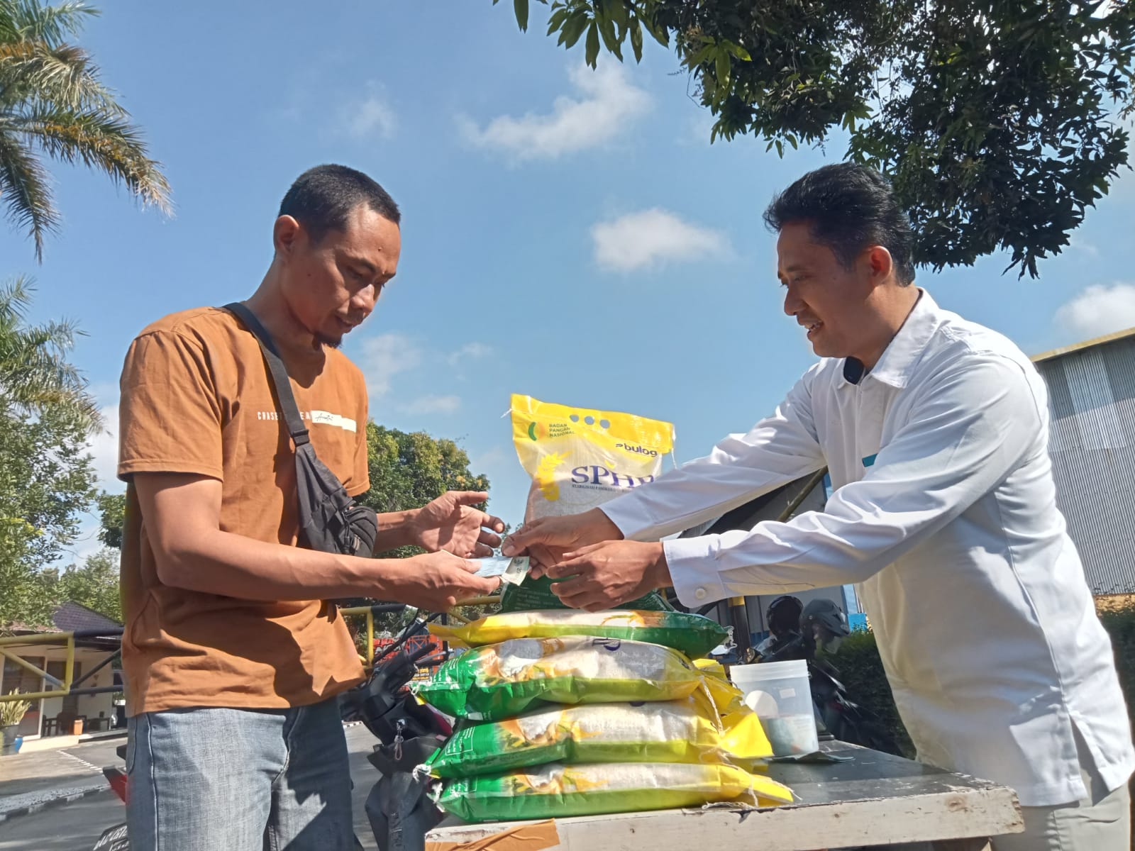 Harga Naik, Bulog Tulungagung Gerak Cepat Jualan Beras SPHP di Sejumlah Titik