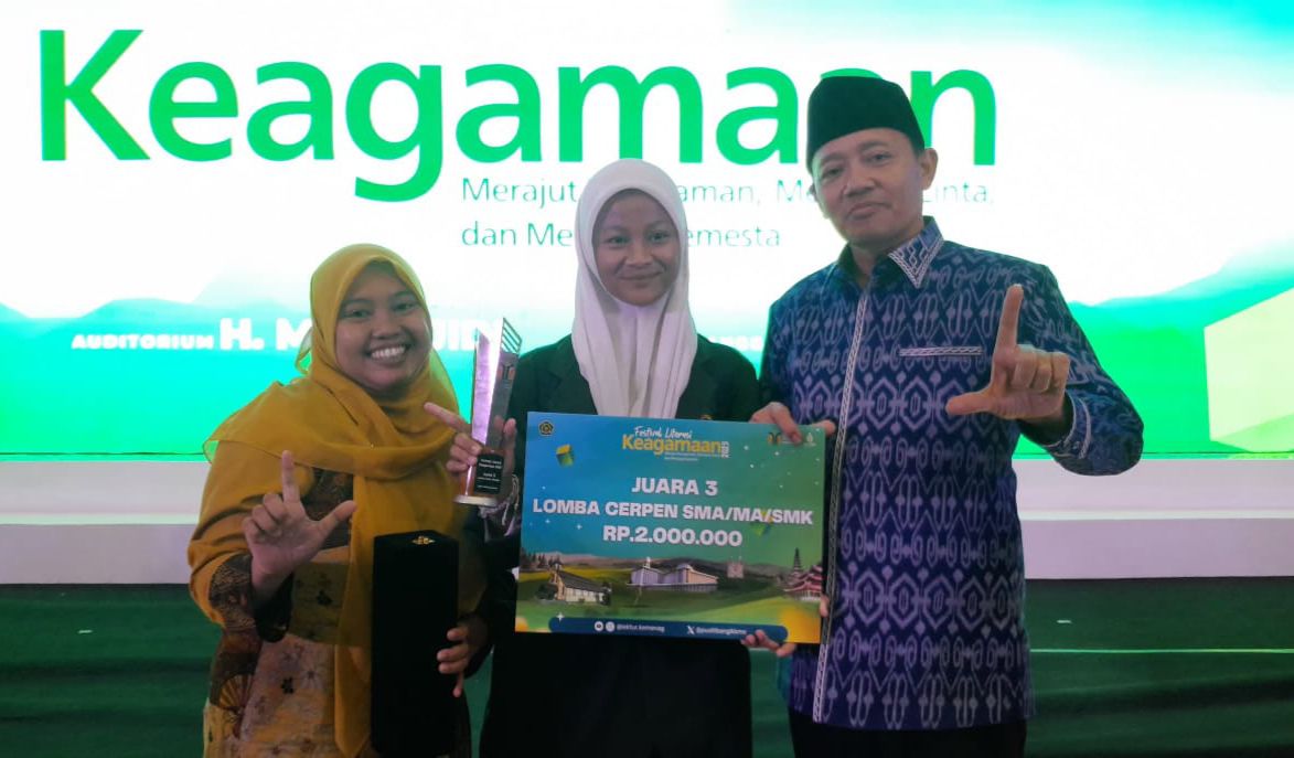 Angkat Cerita Pesantren, Siswi Gresik Raih Juara 3 Lomba Cerpen Nasional Kemenag