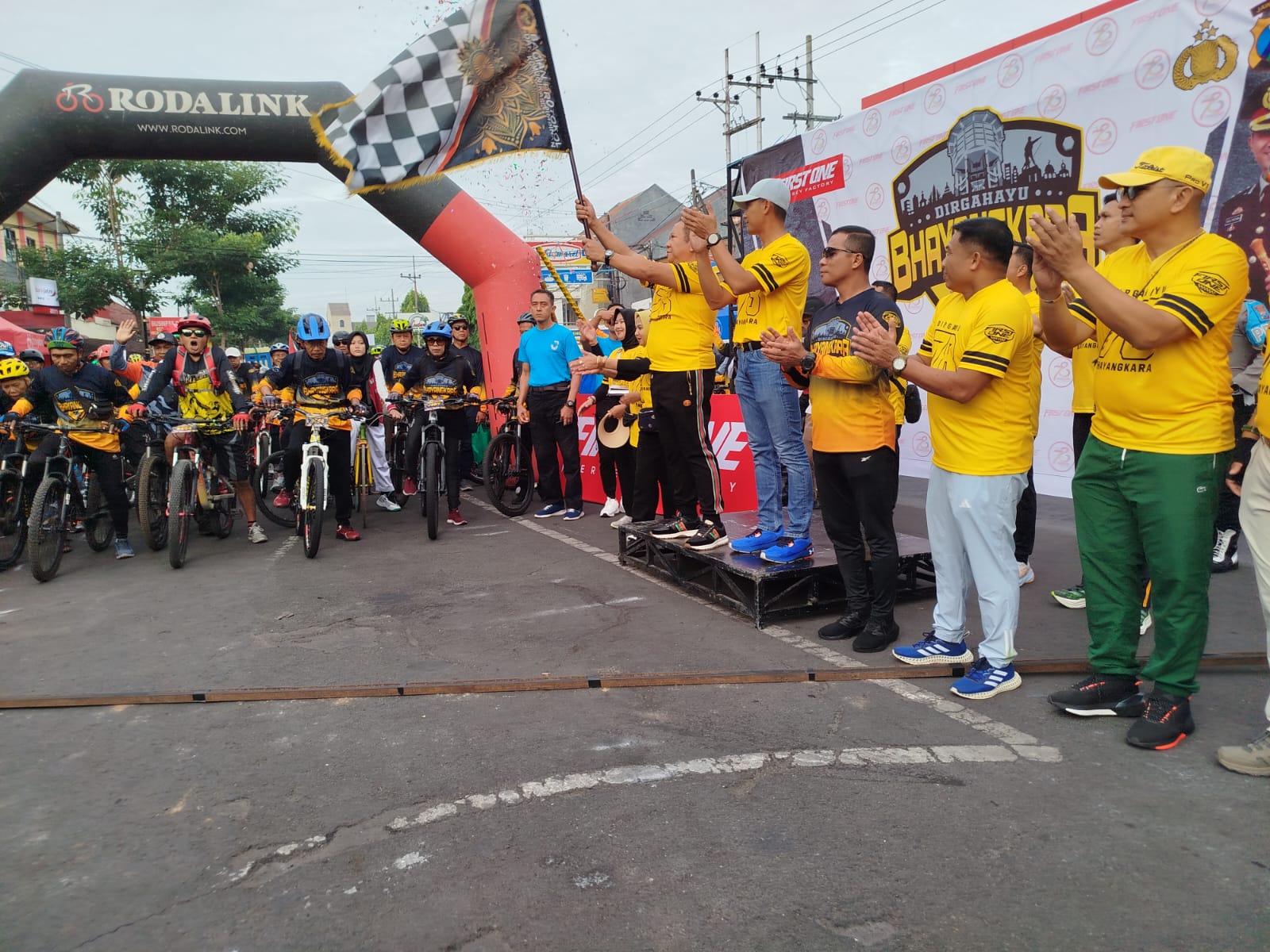 Bupati Lepas Fun Bike - Jalan Santai, Puncak HUT Bhayangkara ke-78 Polres Jember