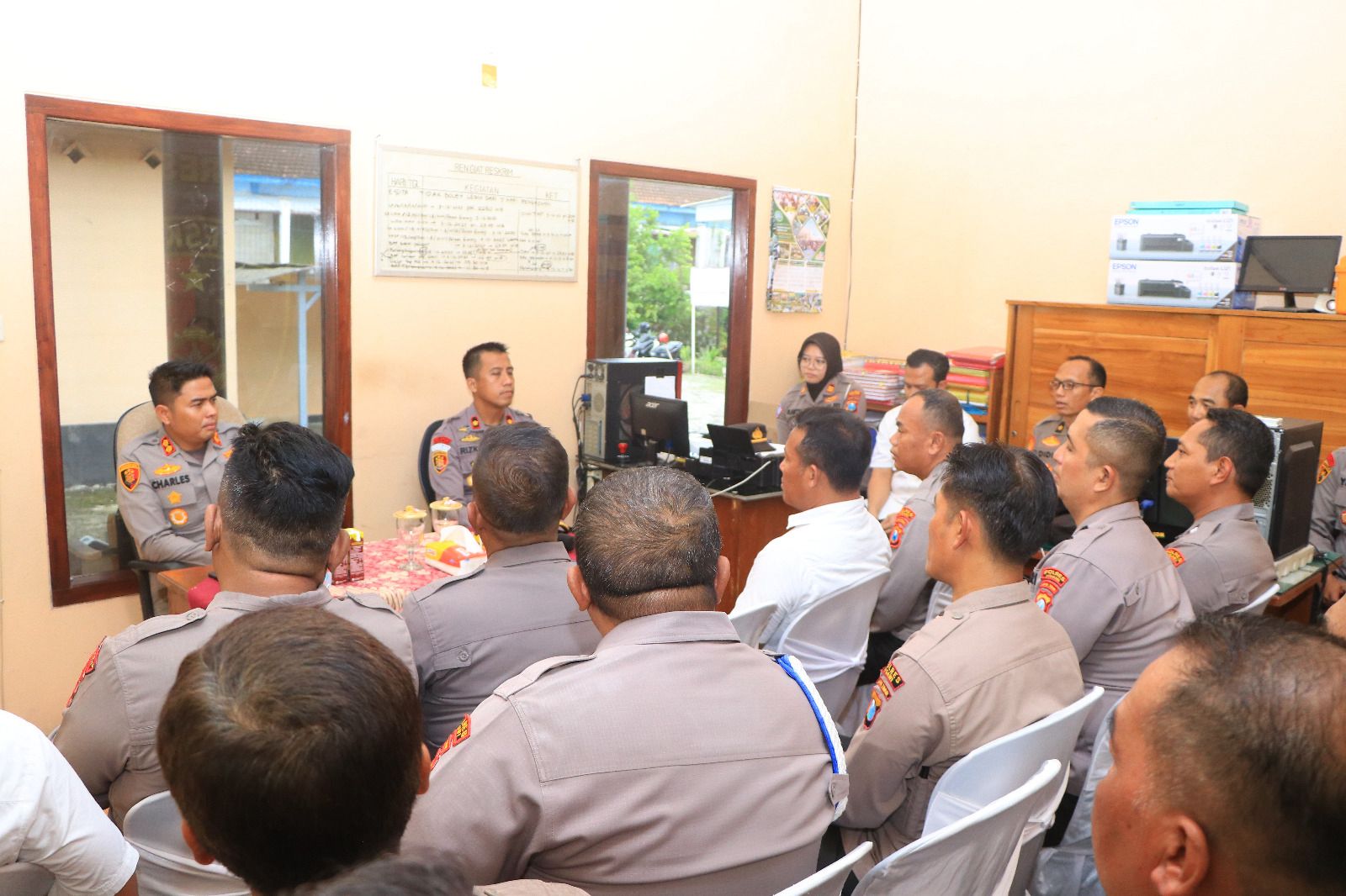 Kunjungan Kerja ke Polsek Geneng, Kapolres Ngawi Tekankan Anggota Wajib Jaga Marwah Polri