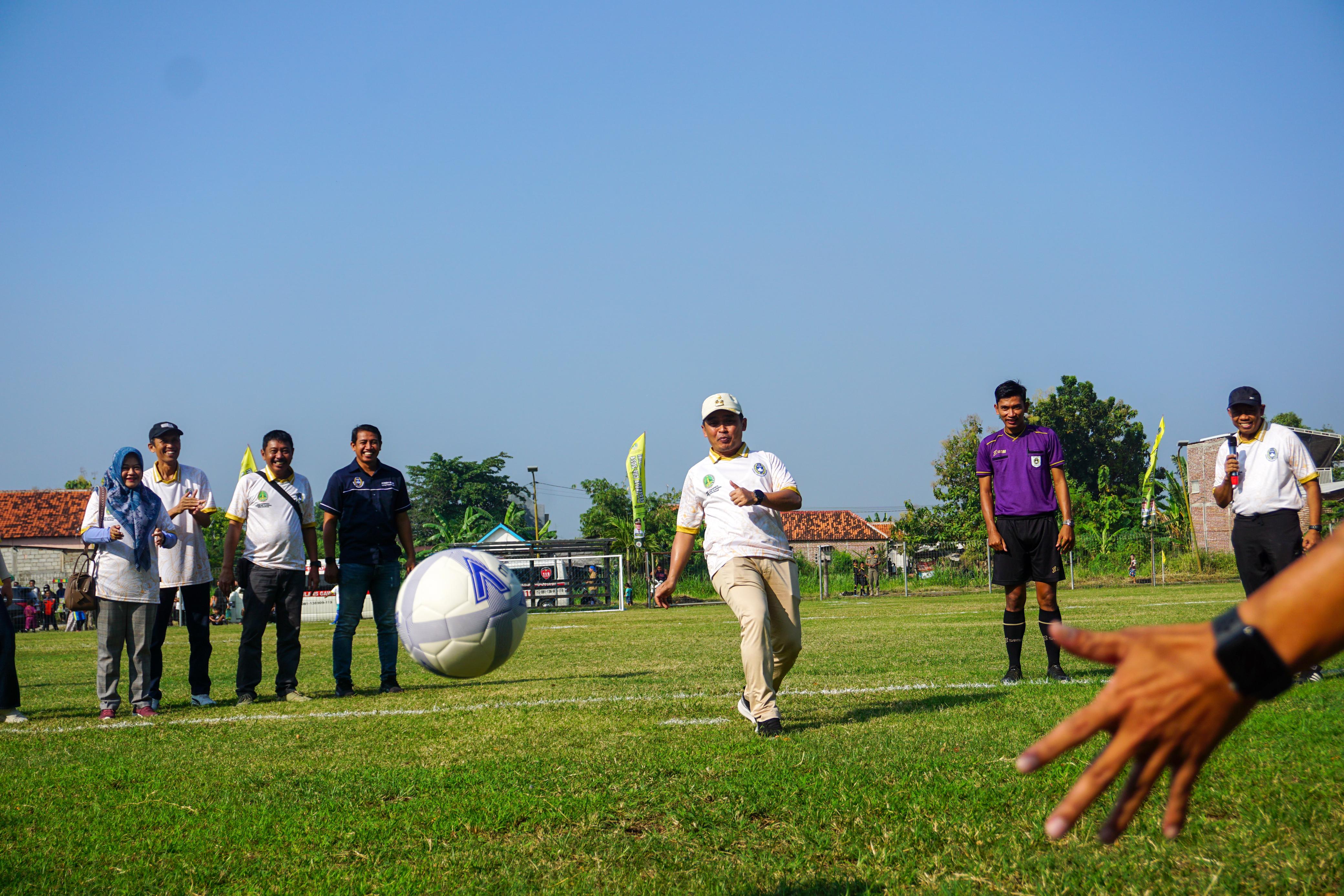 Buka Turnamen Bola Usia Dini Walikota Cup 2024, Mas Adi: Ayo, Jadi Atlet Andalan Kota Pasuruan