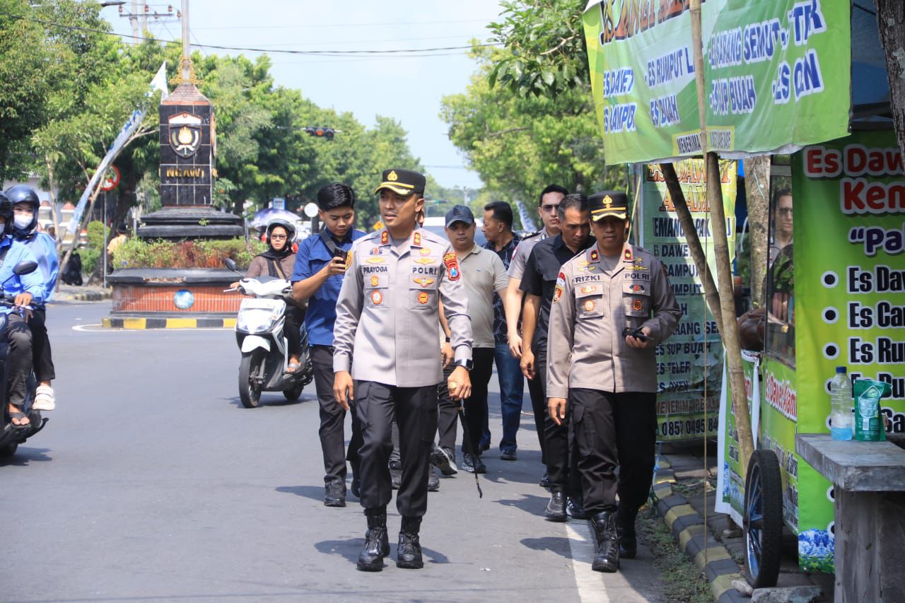 Polres Ngawi Kawal Aksi Damai Secara Humanis dan Profesional