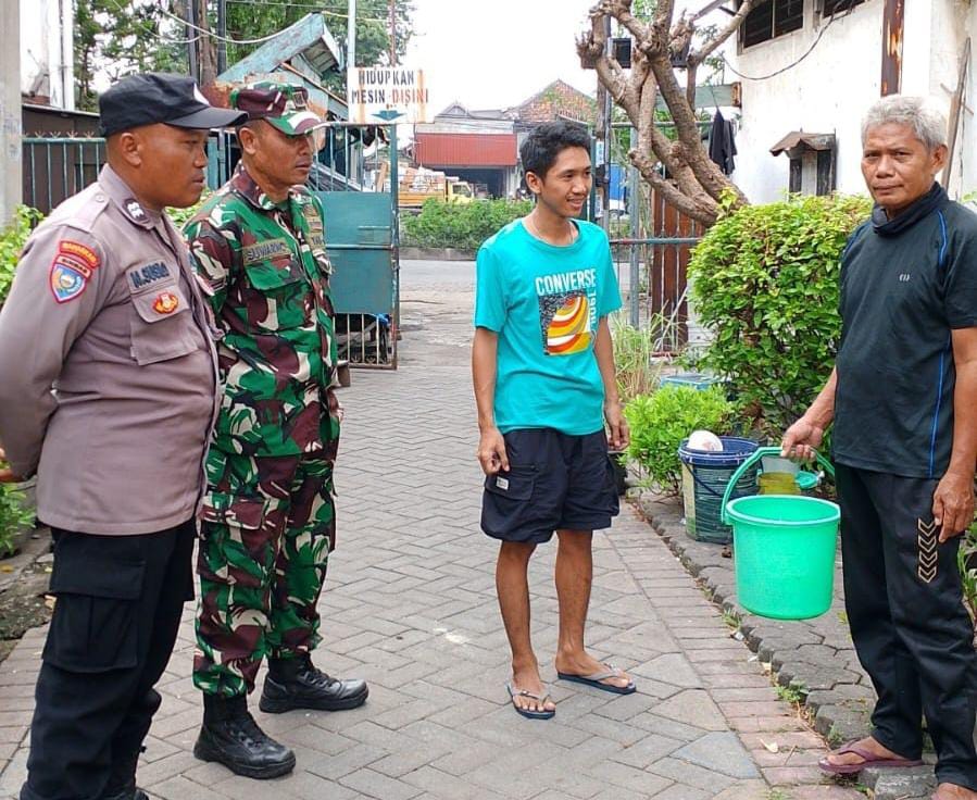 Kapolsek Bubutan Patroli Sambang Warga Berikan Imbauan Kamtibmas