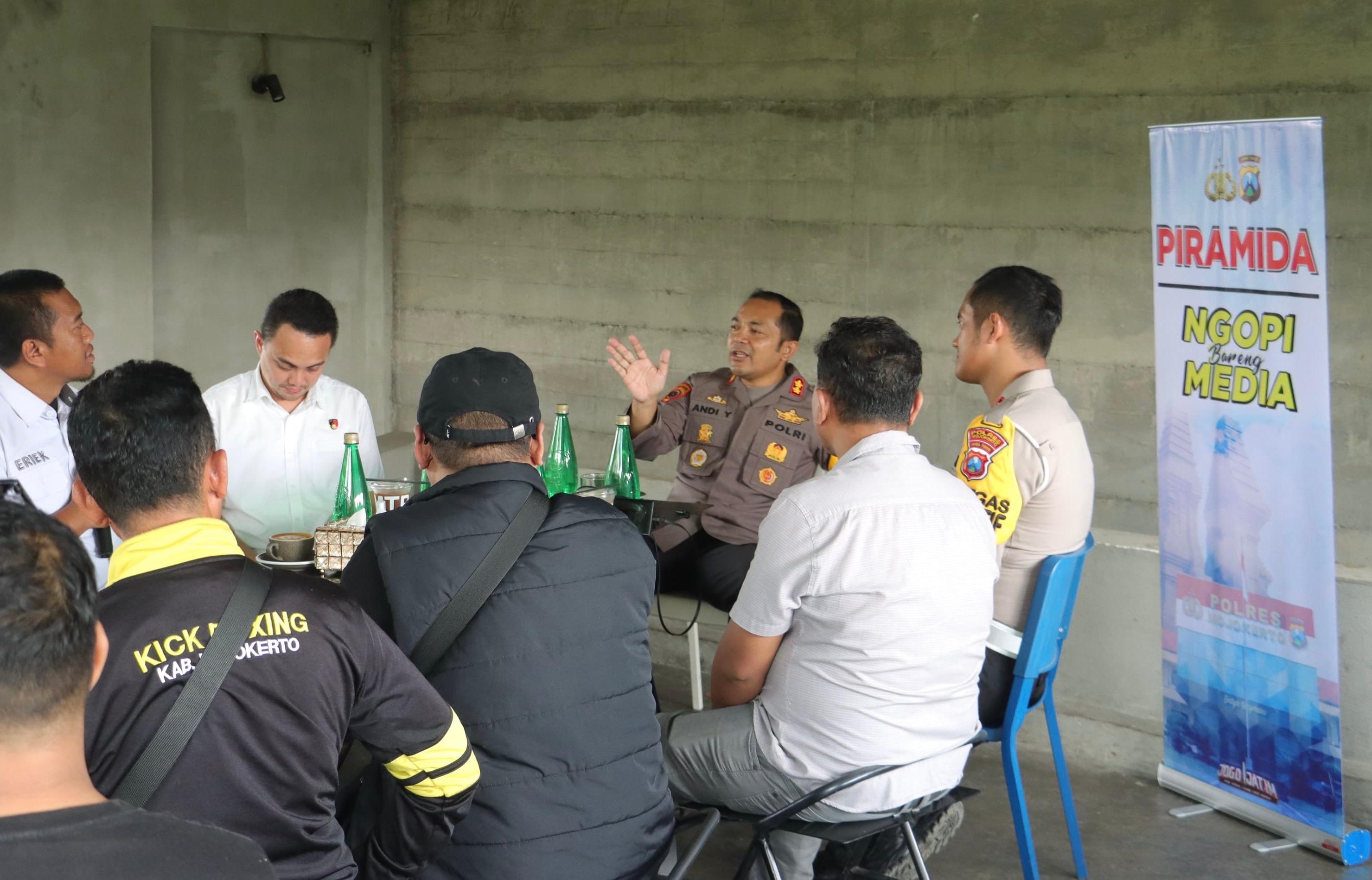 Perkuat Sinergi Pers, Kapolres Mojokerto Gelar Piramida Ngopi Bareng Wartawan 