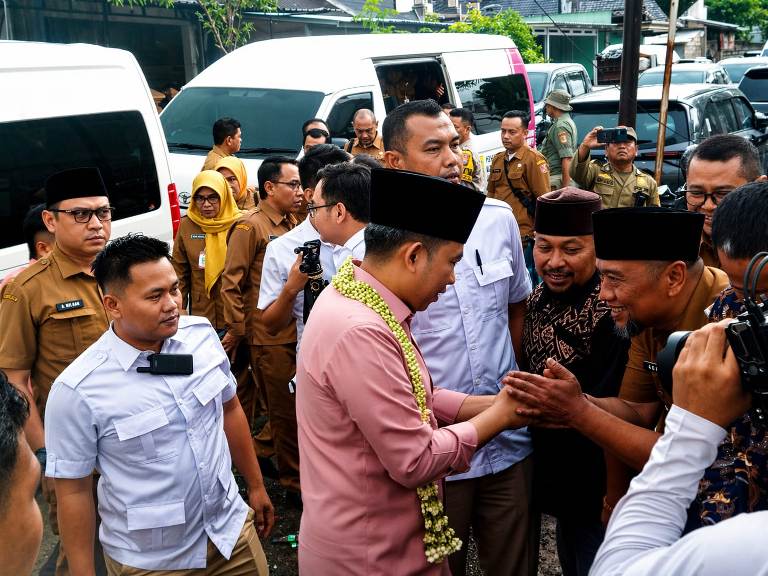 Gus Fawait Serap Aspirasi Warga Lewat Program Bunga Desaku di Mumbulsari