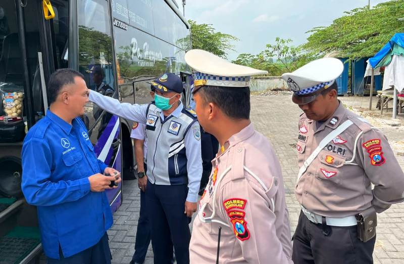 Tingkatkan Disiplin Lalu Lintas, Polres Bangkalan Terapkan Program Polantas Sapa Sopir Angkutan Umum