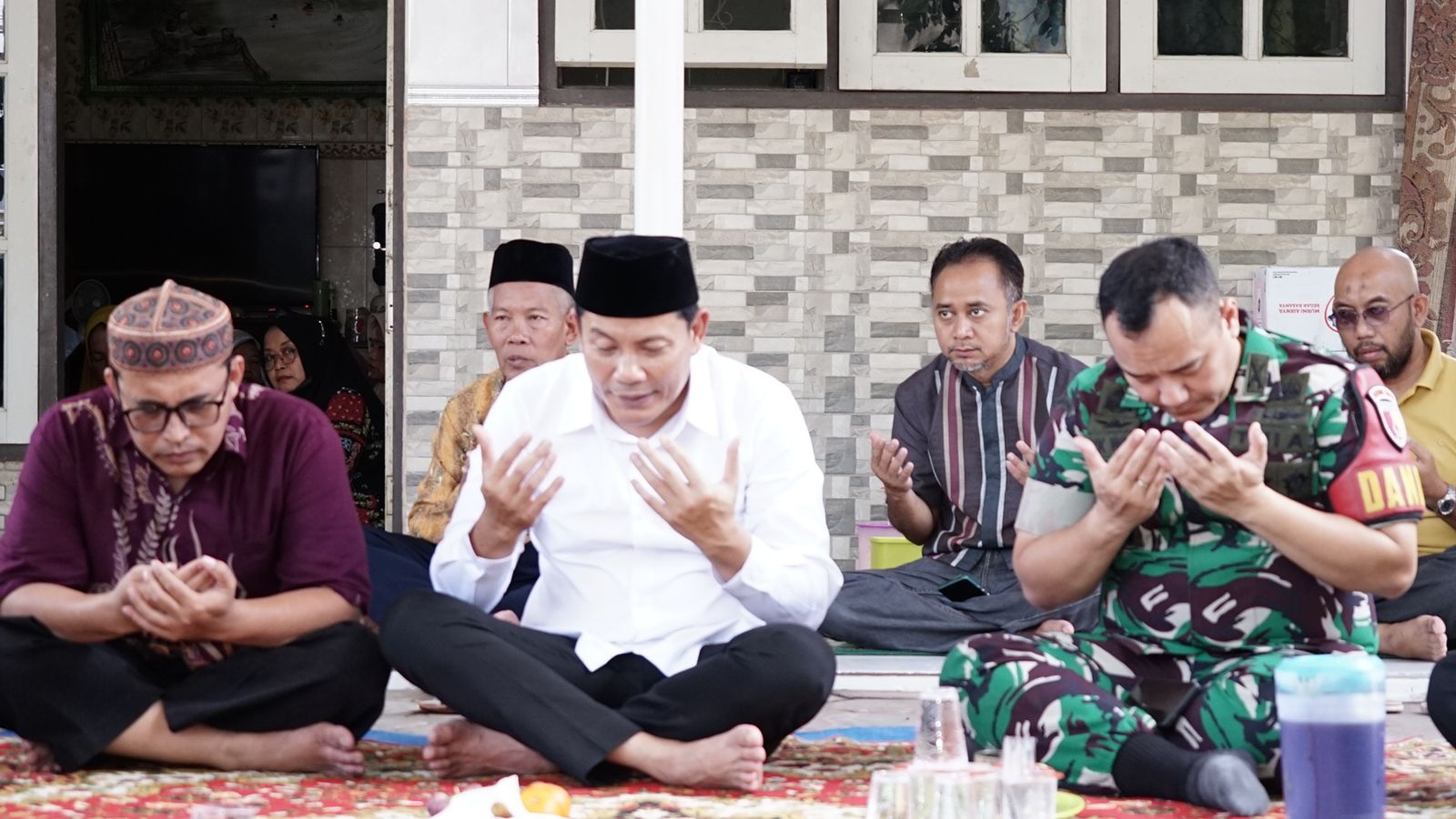 Bupati Sidoarjo Takziah ke Rumah Duka Korban Tragedi Pantai Balekambang Malang