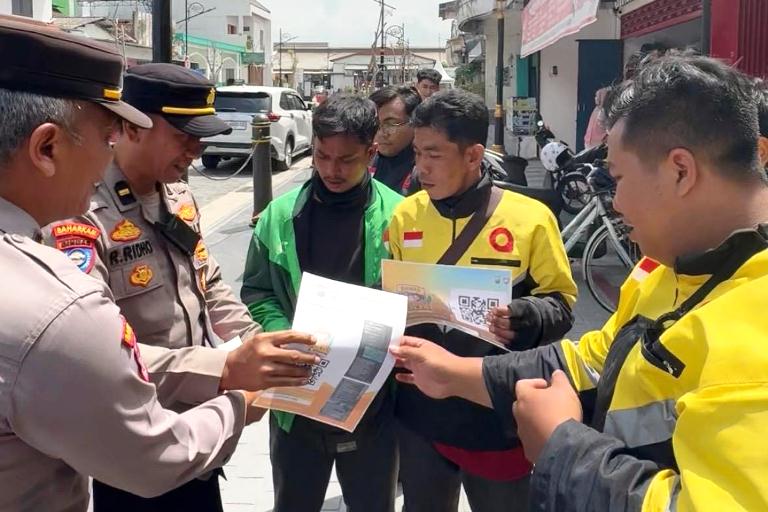 Satbinmas Polres Kediri Kota Sosialisasikan Program Polisi Penolong di Ruang Publik