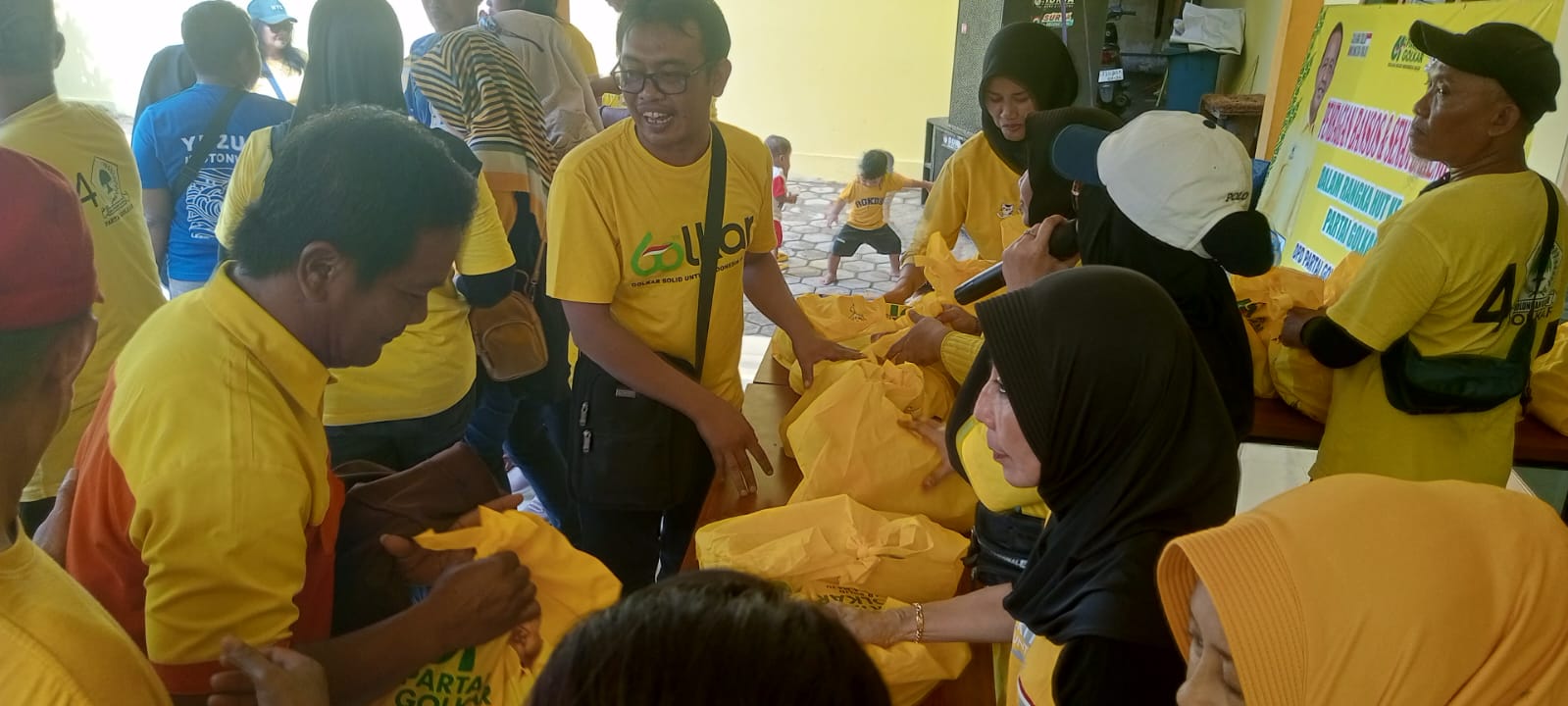 Tutup Rangkaian Ulang Tahun, Golkar Kota Kediri Gelar Senam Sehat dan Bagi Sembako