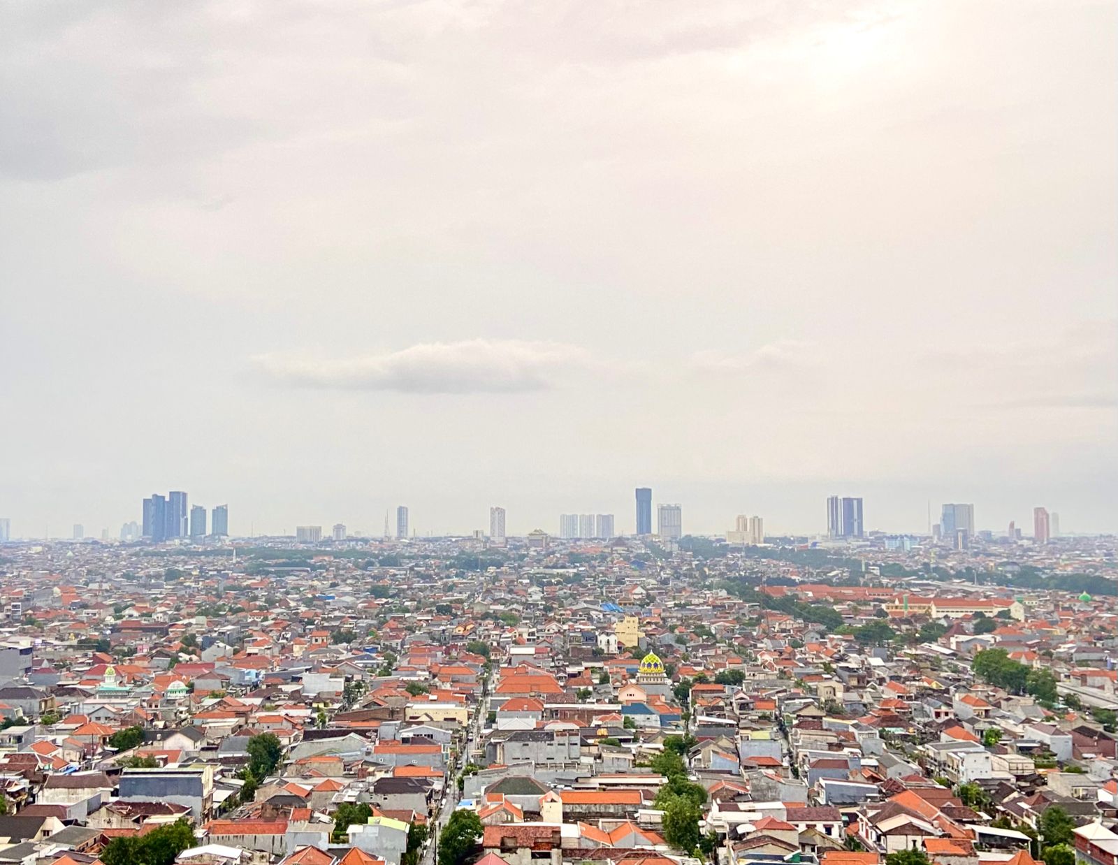 Surabaya dan Sidoarjo Awali Hari dengan Langit Berawan Tebal, BMKG Ingatkan Potensi Perubahan Cuaca Mendadak
