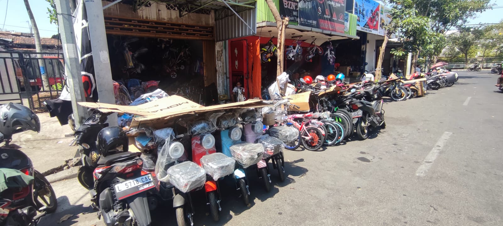 Lagi Booming, Penjualan Sepeda Listrik di Surabaya Meningkat