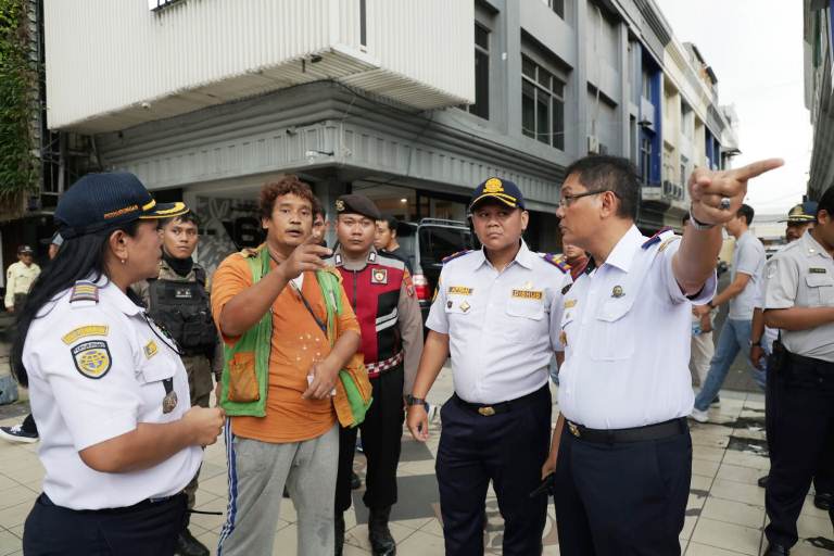 Langgar Batas Wilayah, Dishub Surabaya Tindak Tegas Jukir Nakal di Basuki Rahmat