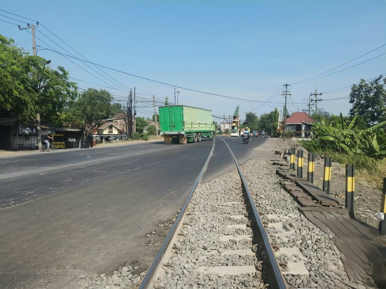  KAI Daop 9 Perbaiki Perlintasan JPL 104 Bangil - Pasuruan