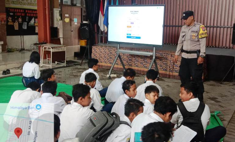 Cegah Perundungan dan Kenakalan Remaja, Polsek Lakarsantri Sosialisasi di SMP Negeri 40 Surabaya