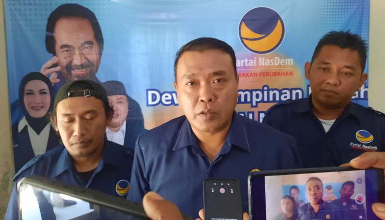 Protes Sampul Sebuah Majalah Nasional, NasDem Situbondo Gelar Aksi dan Tabayun