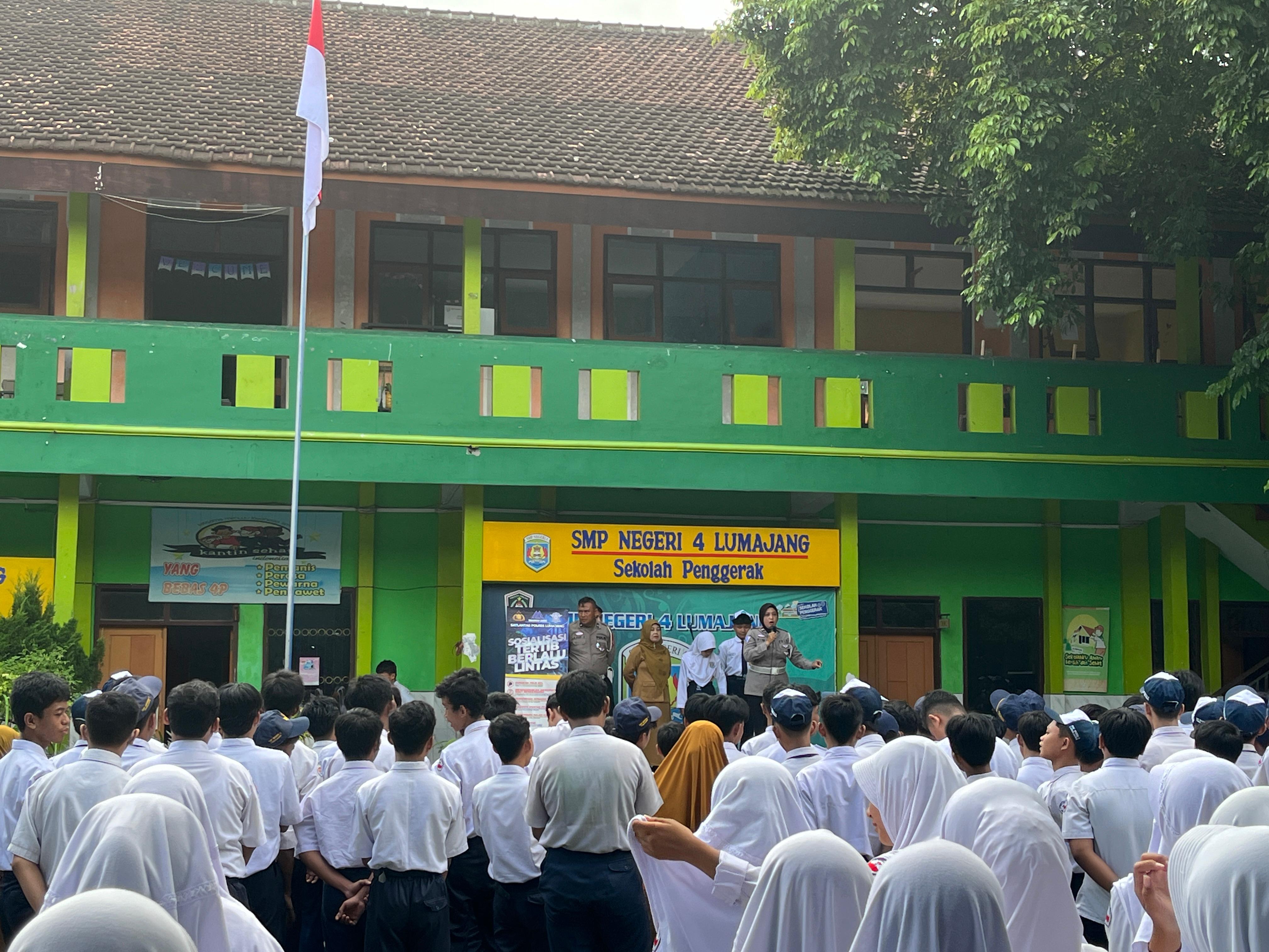 Sosialisasi di SMPN 4 Lumajang, Kasatlantas: Pelajar Harus Tertib Berlalulintas