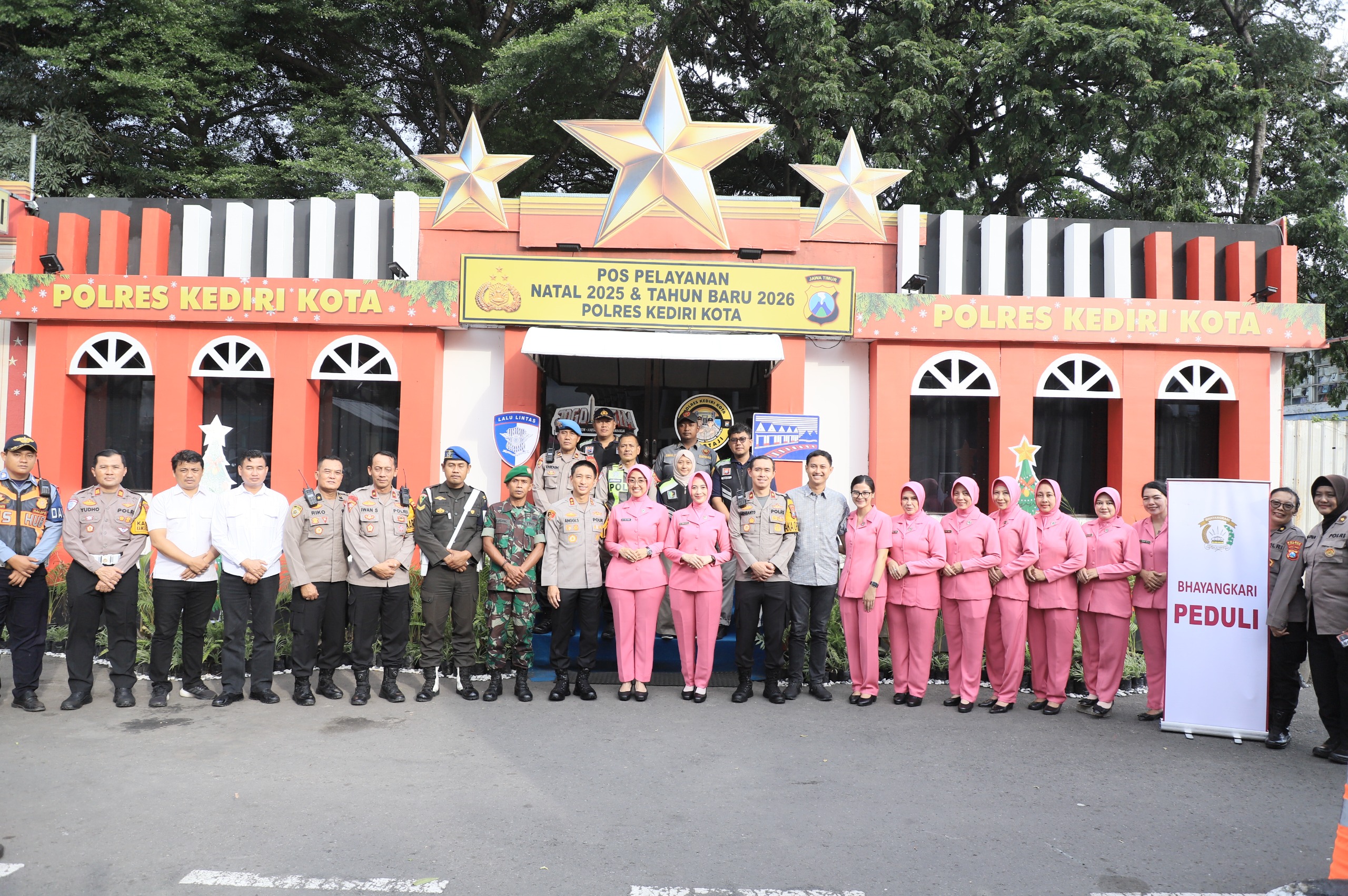 Tinjau Pos Pengamanan, Kapolres Kediri Kota AKBP Anggi Pastikan Sinergi Lintas Sektoral dan Kesiapan Personel