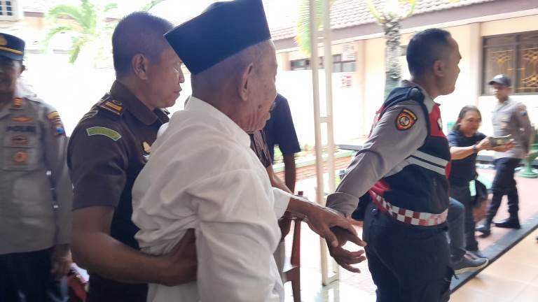 Mencuri Lima Burung Cendet, Kakek Masir Divonis Melis HAkim PN Situbondo Lima Bulan Dua Puluh Hari
